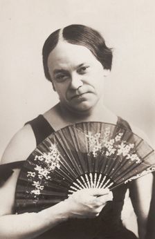Malcolm Scott in character as a "Gibson Girl", 1908. Creator: Unknown