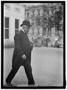 Man At White House, Washington, D.C., between 1911 and 1920. Creator: Harris & Ewing