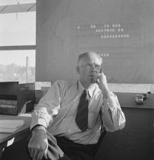 Manager of mobile unit (FSA), on day camp opened..., Merrill, Klamath County, Oregon, 1939. Creator: Dorothea Lange