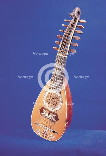 Mandolin of 17th century, transition between lute and mandolin.