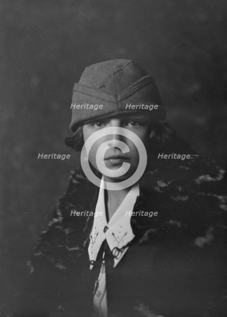 Mandelkern, Miss, portrait photograph, not before 1916. Creator: Arnold Genthe.
