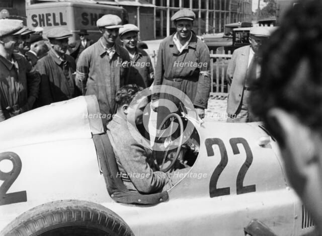 Manfred von Brauchitsch in a Mercedes-Benz, French Grand Prix, Montlhéry, 1934. Artist: Unknown
