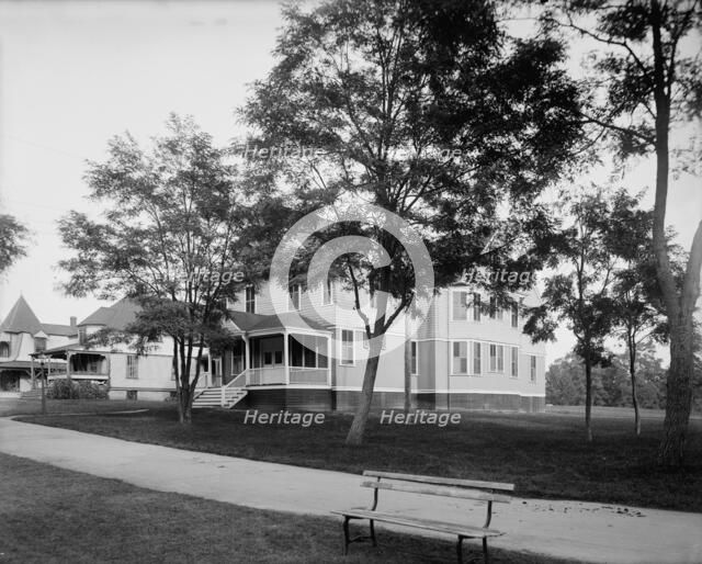 Manhanset Cottage, Shelter Island, N.Y., between 1900 and 1905. Creator: Unknown.