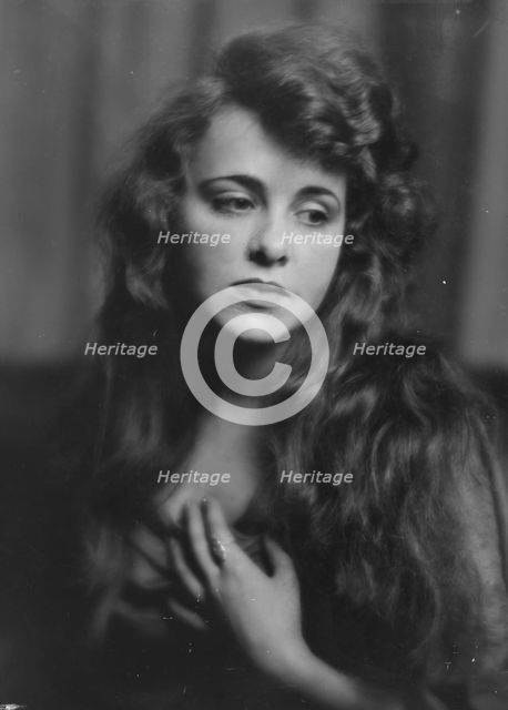Mannes, Ethel, Miss, portrait photograph, 1915. Creator: Arnold Genthe.
