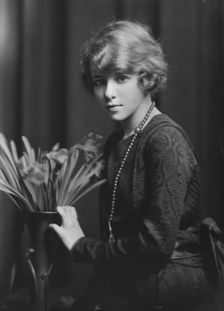 Mannes, Ethel, Miss, portrait photograph, not before 1915. Creator: Arnold Genthe