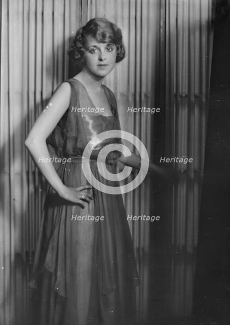 Mannes, Ethel, Miss, portrait photograph, not before 1915. Creator: Arnold Genthe.