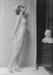 Marcellus, Irene, portrait photograph, 1915. Creator: Arnold Genthe