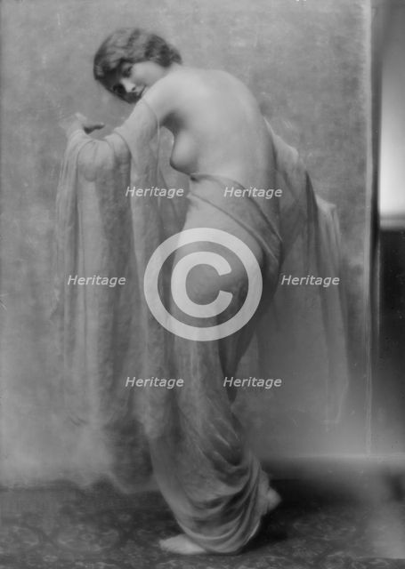 Marcellus, Irene, portrait photograph, 1915. Creator: Arnold Genthe.