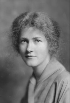 Marburg, Frances, or Frances Warburg, portrait photograph, 1914 June 4. Creator: Arnold Genthe