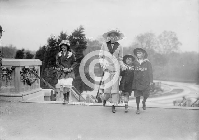 Margaret Schieffelin & Louise, Bayard & Elliot, between c1910 and c1915. Creator: Bain News Service.