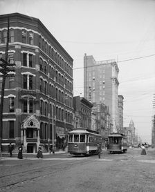 Market Street, Louisville, Ky., between 1900 and 1910. Creator: Unknown