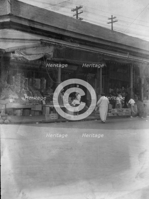 Market scene, New Orleans, between 1920 and 1926. Creator: Arnold Genthe.