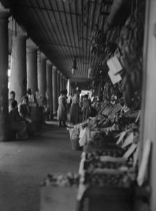 Market scene, New Orleans, between 1920 and 1926. Creator: Arnold Genthe