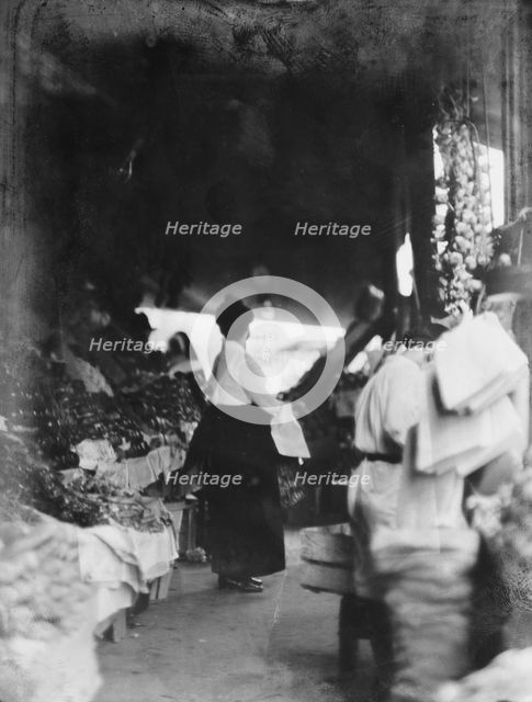 Market scene, New Orleans, between 1920 and 1926. Creator: Arnold Genthe.