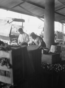 Market scene, New Orleans, between 1920 and 1926. Creator: Arnold Genthe