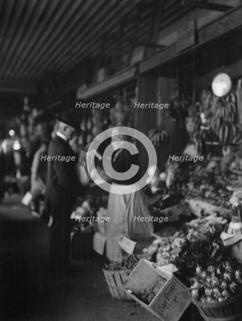 Market scene, New Orleans, between 1920 and 1926. Creator: Arnold Genthe.