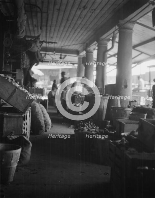 Market scene, New Orleans, between 1920 and 1926. Creator: Arnold Genthe.