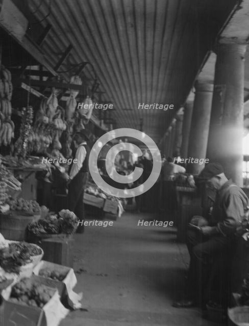 Market scene, New Orleans, between 1920 and 1926. Creator: Arnold Genthe.