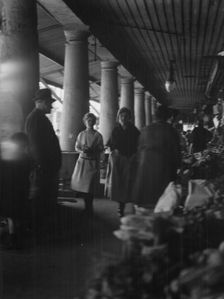 Market scene, New Orleans, between 1920 and 1926. Creator: Arnold Genthe