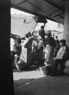 Market scene, New Orleans, between 1920 and 1926. Creator: Arnold Genthe