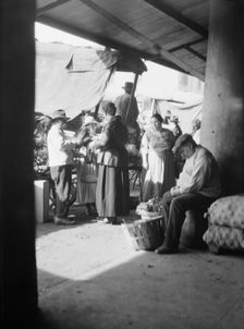 Market scene, New Orleans, between 1920 and 1926. Creator: Arnold Genthe