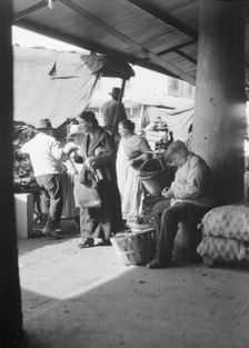 Market scene, New Orleans, between 1920 and 1926. Creator: Arnold Genthe