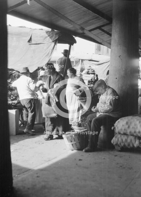 Market scene, New Orleans, between 1920 and 1926. Creator: Arnold Genthe.