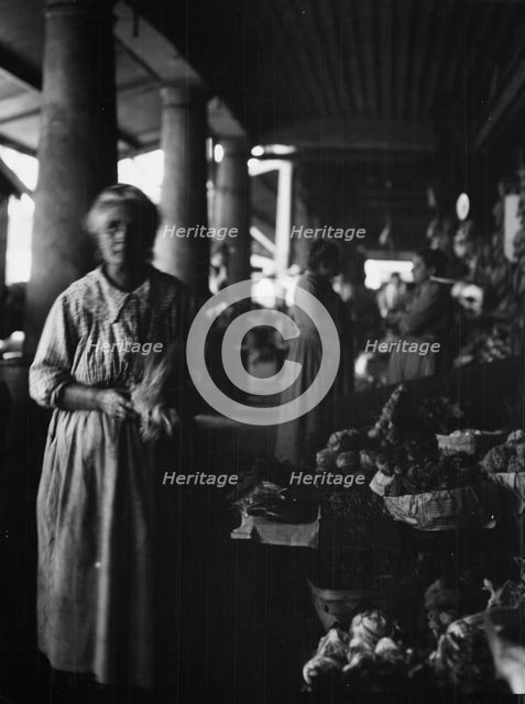 Market scene, New Orleans, between 1920 and 1926. Creator: Arnold Genthe.