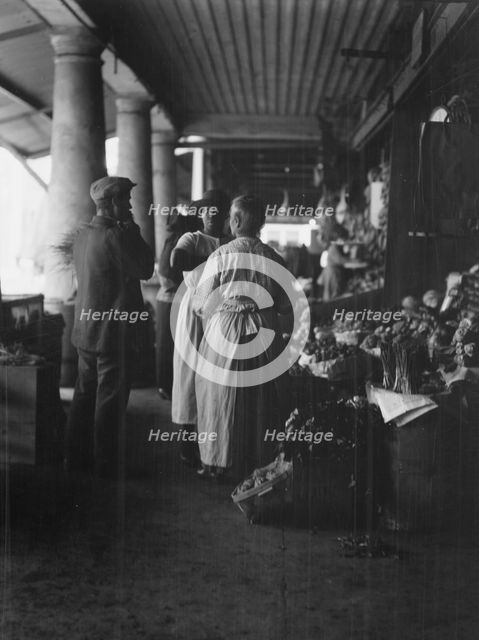 Market scene, New Orleans, between 1920 and 1926. Creator: Arnold Genthe.