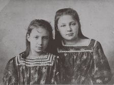 Marina Tsvetaeva with sister Anastasia, 1905