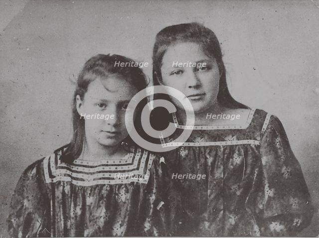 Marina Tsvetaeva with sister Anastasia, 1905.