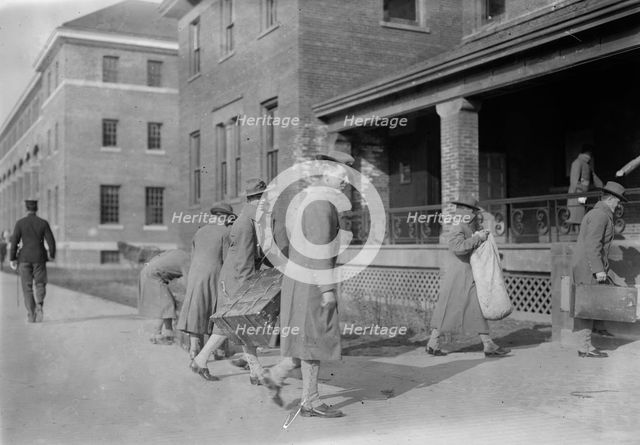 Marines, League Isl., between c1910 and c1915. Creator: Bain News Service.