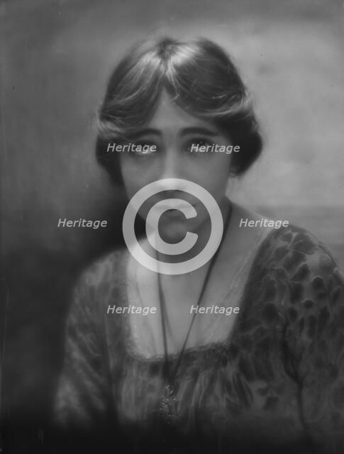 Marinoff, Fania, portrait photograph, 1913. Creator: Arnold Genthe.