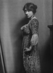 Marinoff, Fania, portrait photograph, 1913. Creator: Arnold Genthe