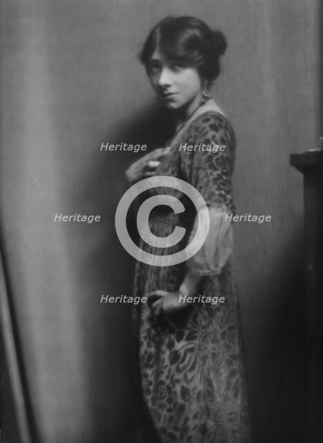 Marinoff, Fania, portrait photograph, 1913. Creator: Arnold Genthe.