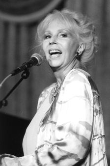 Marion Montgomery, Pizza on The Park, Hyde Park, London, 1999. Creator: Brian Foskett