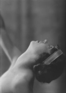 Marion Morgan dancer, portrait photograph, between 1914 and 1927. Creator: Arnold Genthe