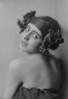 Marion Morgan dancer, portrait photograph, between 1914 and 1927. Creator: Arnold Genthe