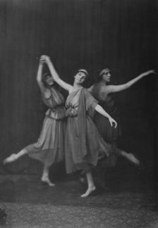 Marion Morgan dancers, between 1914 and 1927. Creator: Arnold Genthe