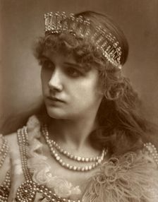 Marion Hood, British soprano opera and musical theatre singer, 1884. Artist: St James's Photographic Co