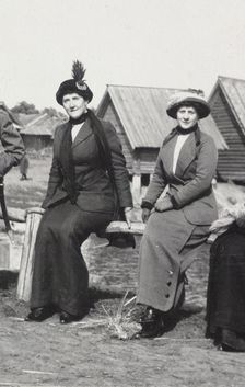 Maria Evgenyevna Golovina, secretary of Rasputin (right) and Julia Alexandrovna Den, 1912-1913. Artist: Anonymous