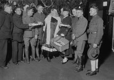 Marie Dressler as S. [Santa] Claus, between c1915 and c1920. Creator: Bain News Service