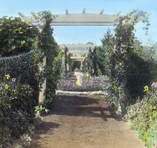 "Mariemont," Thomas Josephus Emery house, 386 Greenwood Ave., Middletown, Rhode Island, 1914. Creator: Frances Benjamin Johnston