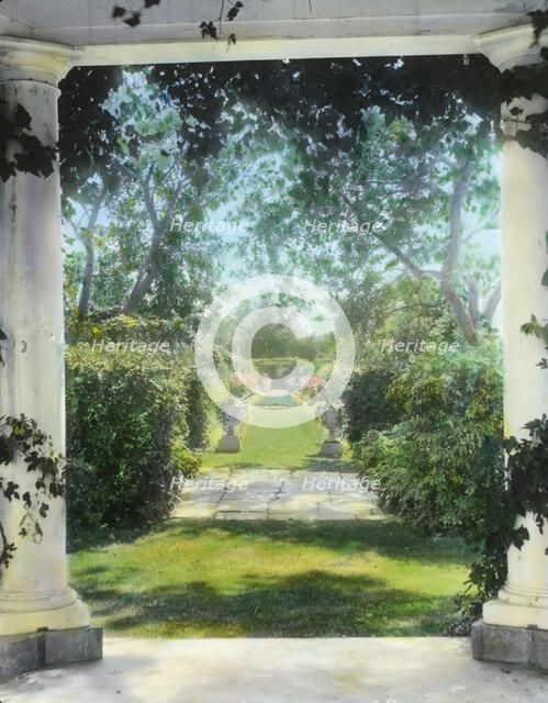 "Mariemont," Thomas Josephus Emery house, 386 Greenwood Ave., Middletown, Rhode Island, 1914. Creator: Frances Benjamin Johnston.