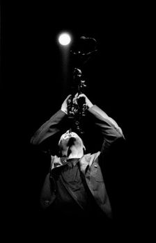Mark Isham, Ronnie Scott's, Soho, London, June 1999. Artist: Brian O'Connor