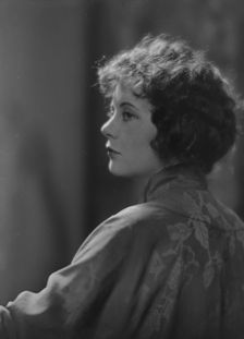 Marsh, Miss, portrait photograph, 1916. Creator: Arnold Genthe