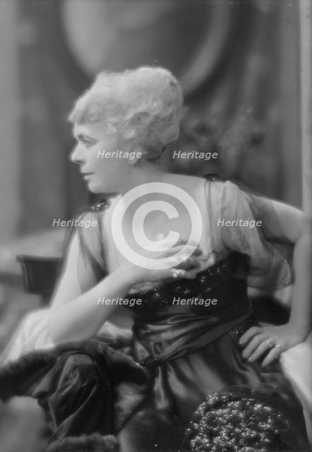 Marwick, James, Mrs., portrait photograph, 1916 Jan. 5 or Jan. 6. Creator: Arnold Genthe.