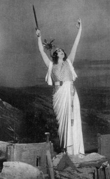 Marthe Chenal, French soprano, 1918