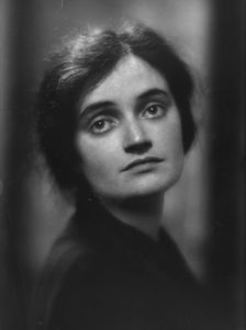 Martin, Hazel, Miss, portrait photograph, 1914 Apr. 14. Creator: Arnold Genthe