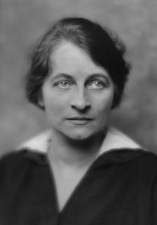 Martin, Ricardo, Mrs., portrait photograph, 1915 Nov. 3. Creator: Arnold Genthe